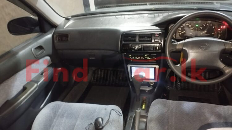 Toyota Corolla SE Saloon FAC-SA-25OC-030072